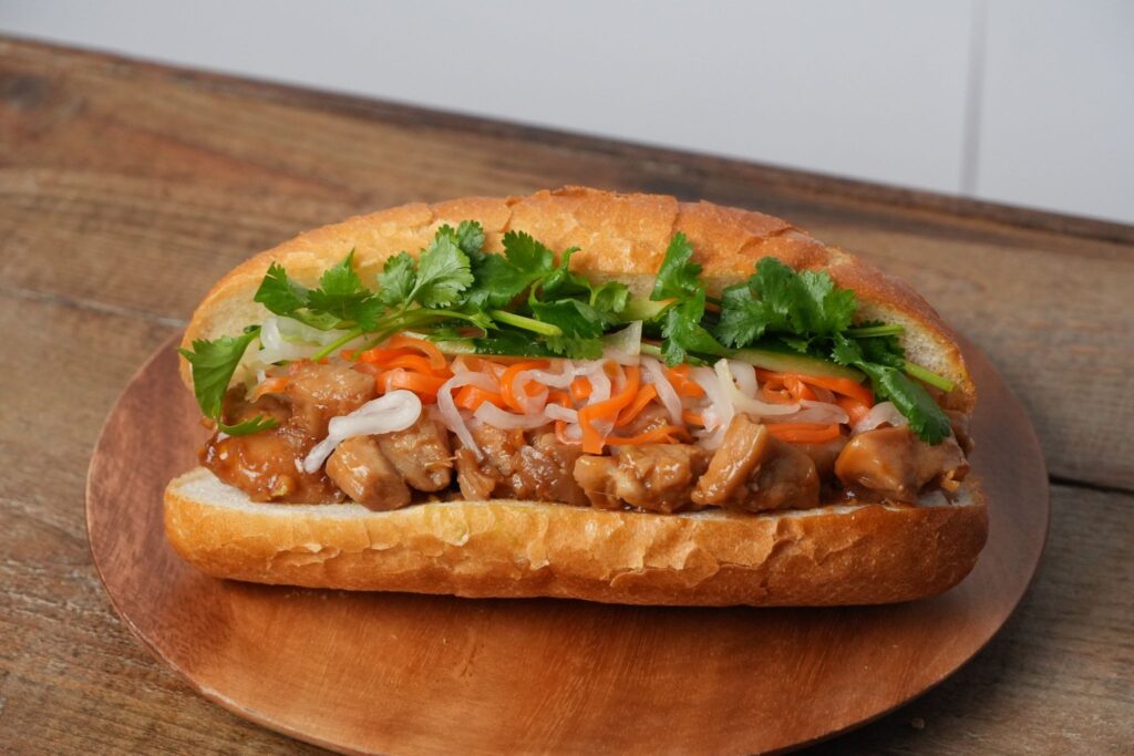TOKYO BÁNH MÌ STANDで一番人気のレモングラスチキンバインミー