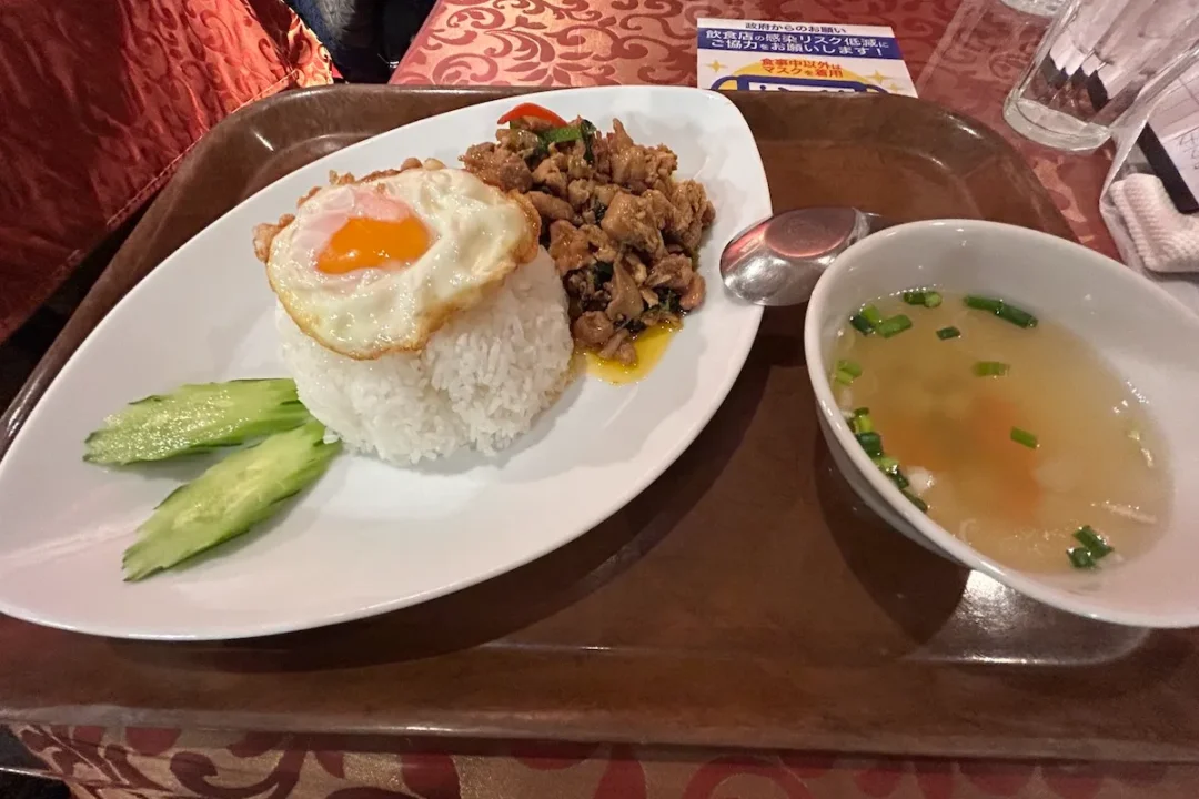 スクンビット・ソイ・トンロー 東京八重洲店のガパオライス