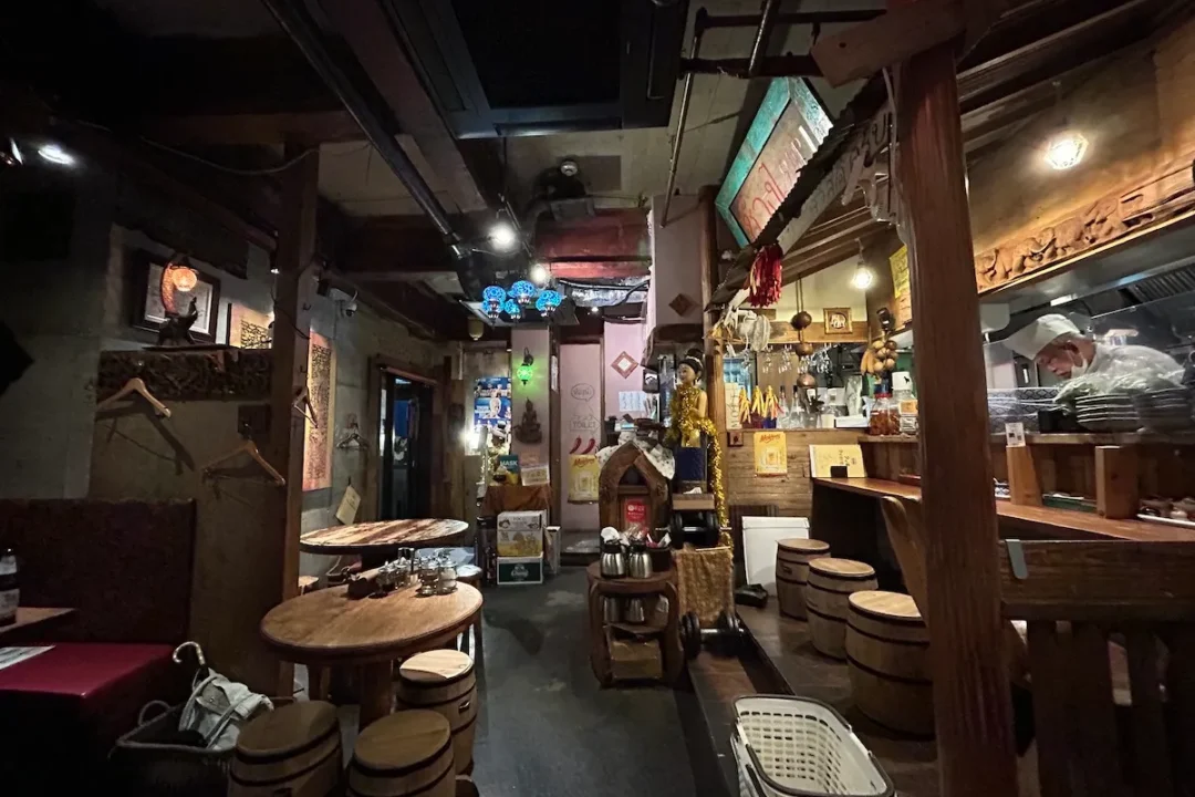 タイ料理バル タイ象の店内