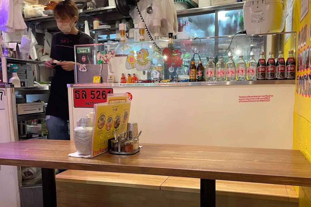 タイ屋台ラオラオの店内