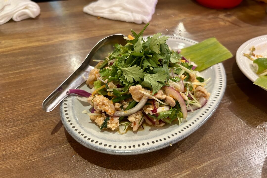 タイ屋台ラオラオのラープガイ