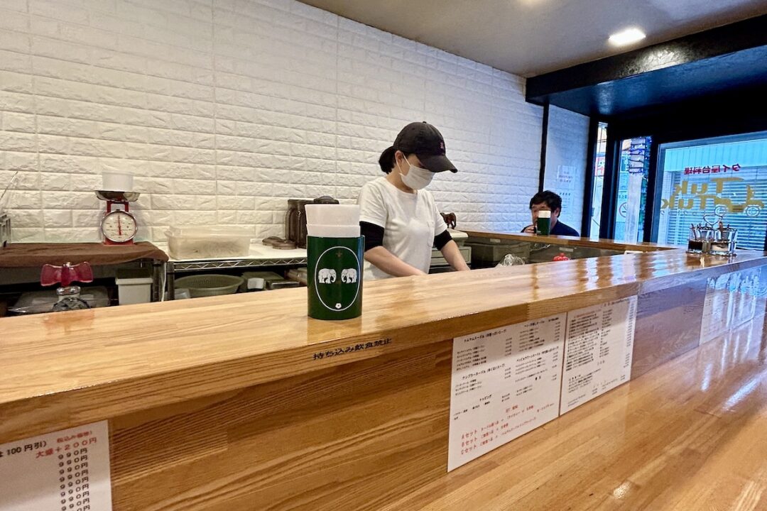 タイ屋台料理ヌードル＆ライス TUKTUKの内観