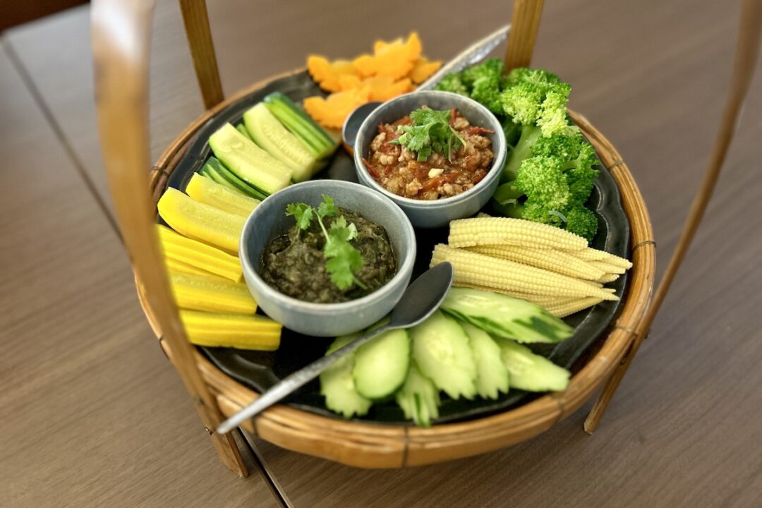 Butterfly Pea 中目黒のナムプリックオーン＆ヌム