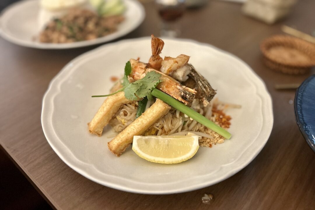 Butterfly Pea 中目黒の有頭エビのパッタイ