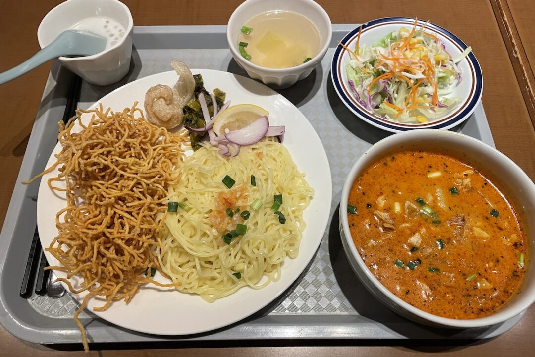 ソムオー 新大久保店のカオソーイセット