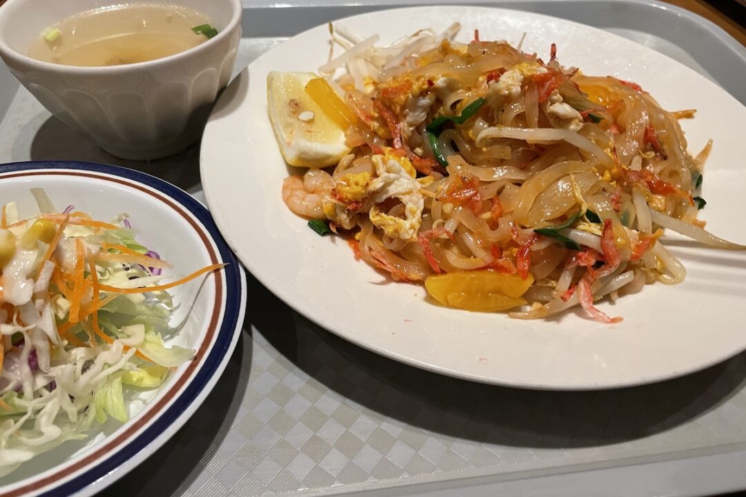 ソムオー 新大久保店のタイ風焼きそばセット