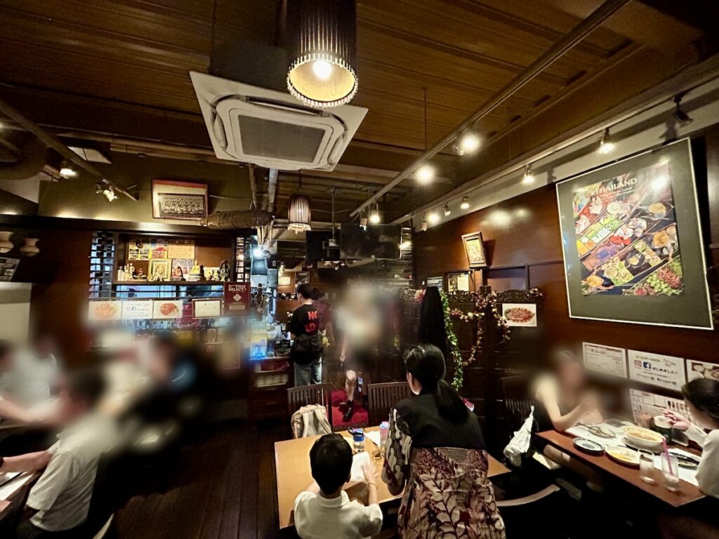 ソムオー 新大久保店の内観