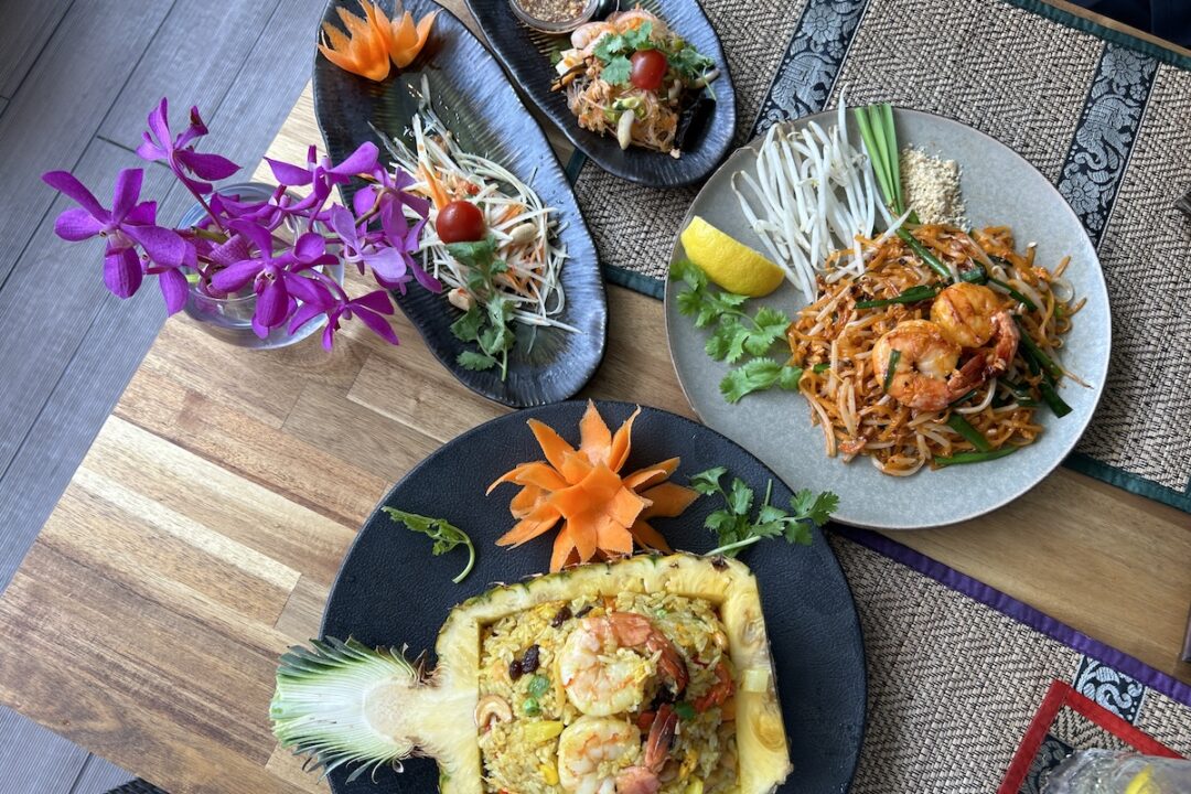 Asiatique 銀座店のパッタイとカオパット・サパロット