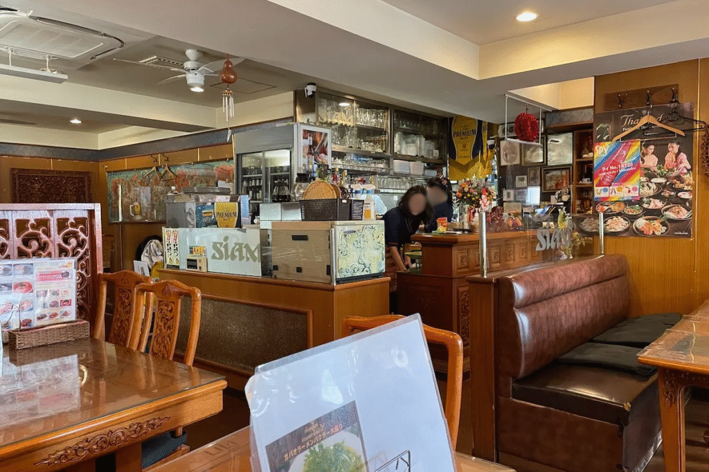 シャム有楽町の店内