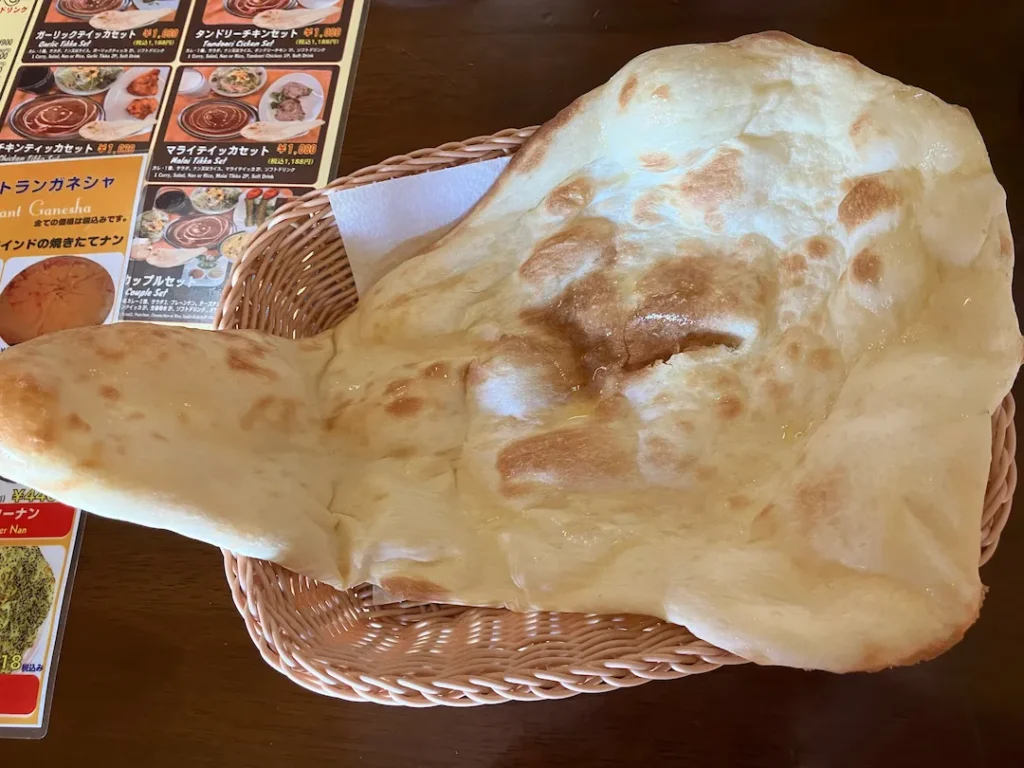 ガネーシャのランチセットのナン