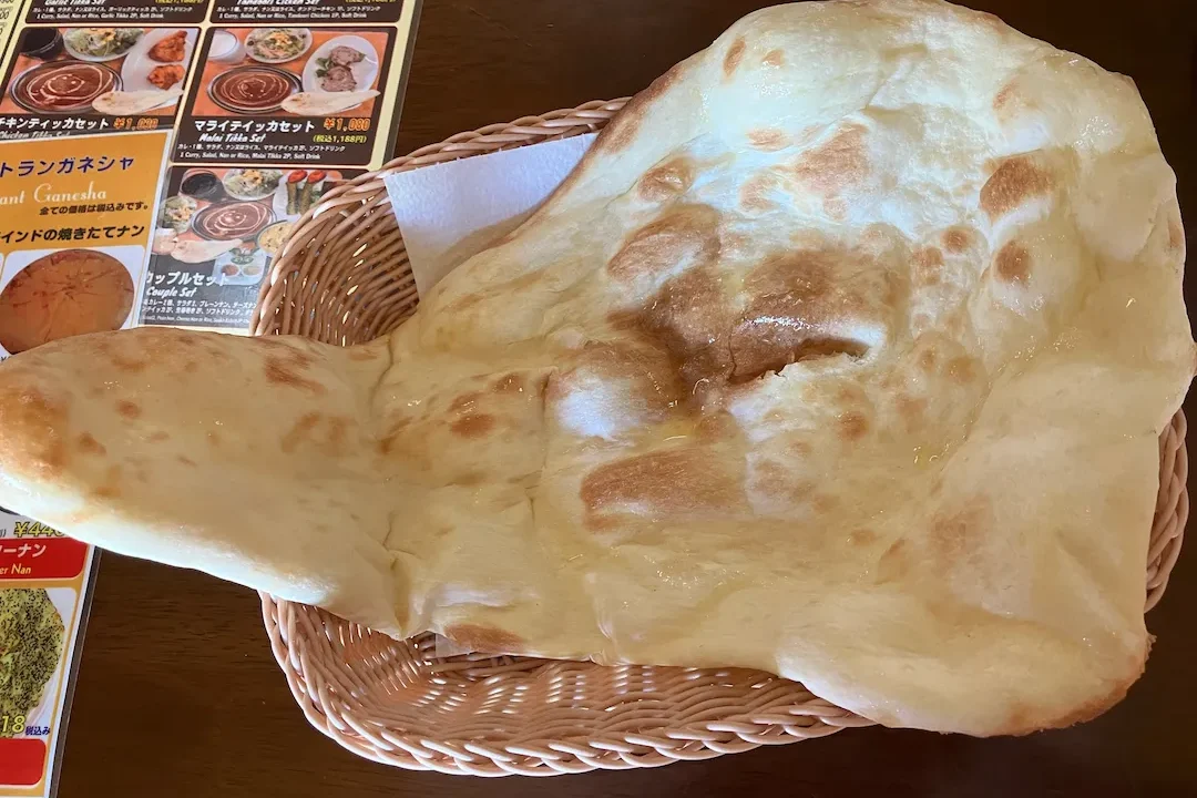 ガネーシャのランチセットのナン