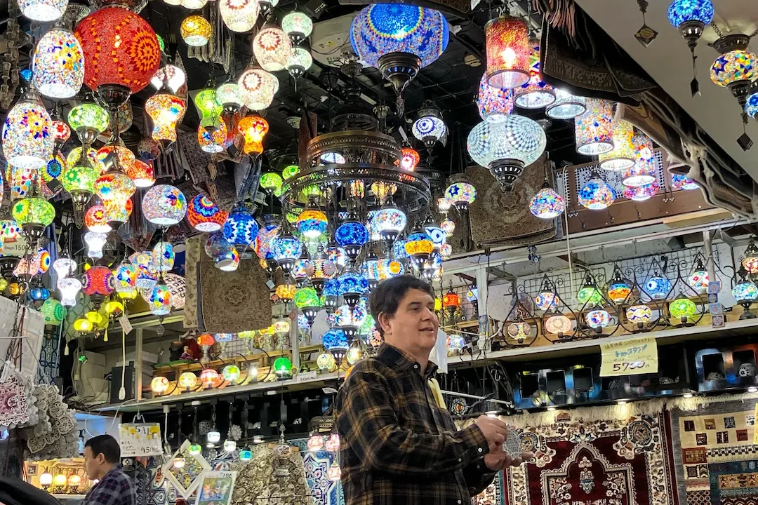 レストラン ザクロの店長アリさん
