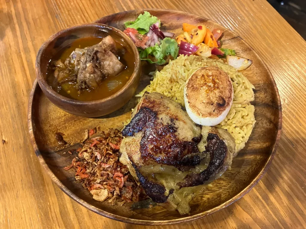 シナモンガーデン 関内店のチキンビリヤニ