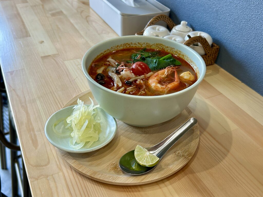 トムヤミーの名物トムヤムラーメン