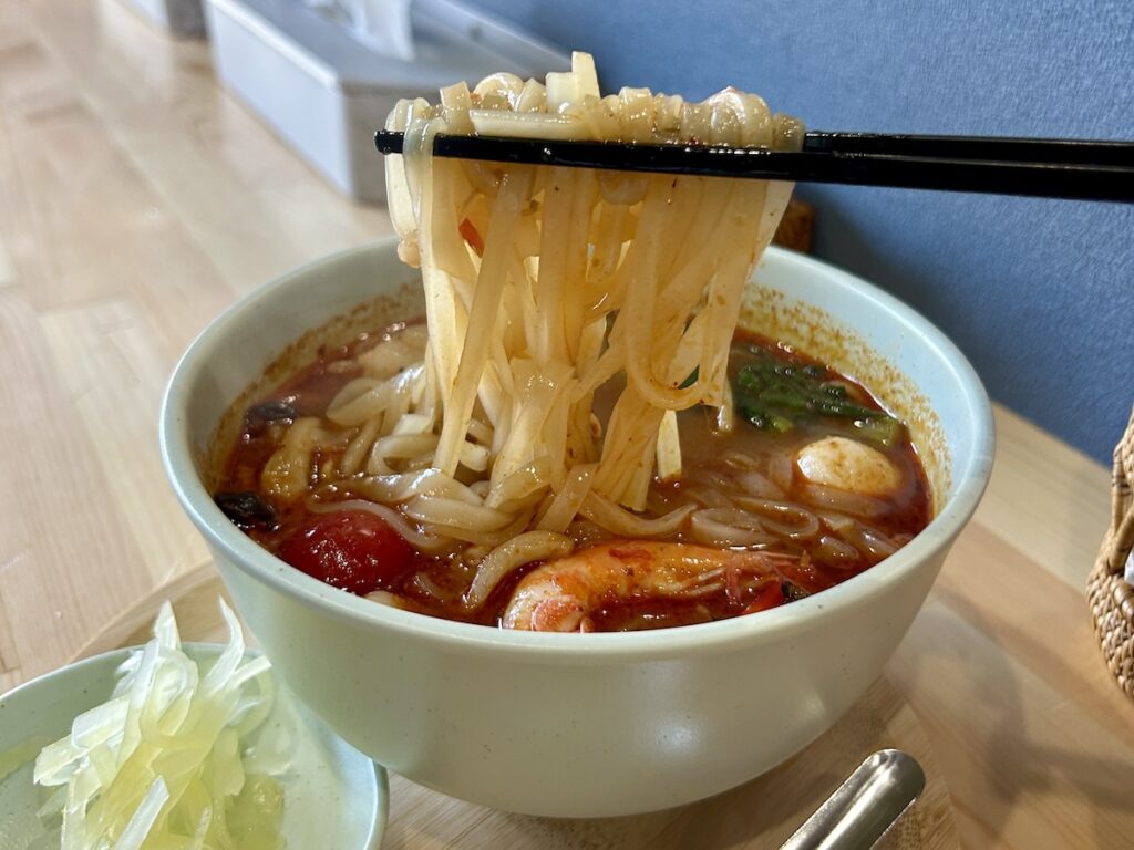 トムヤミーの名物トムヤムラーメン②