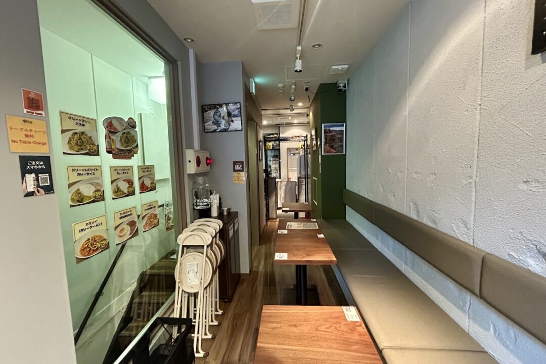 Ten Cafe & Barの内観