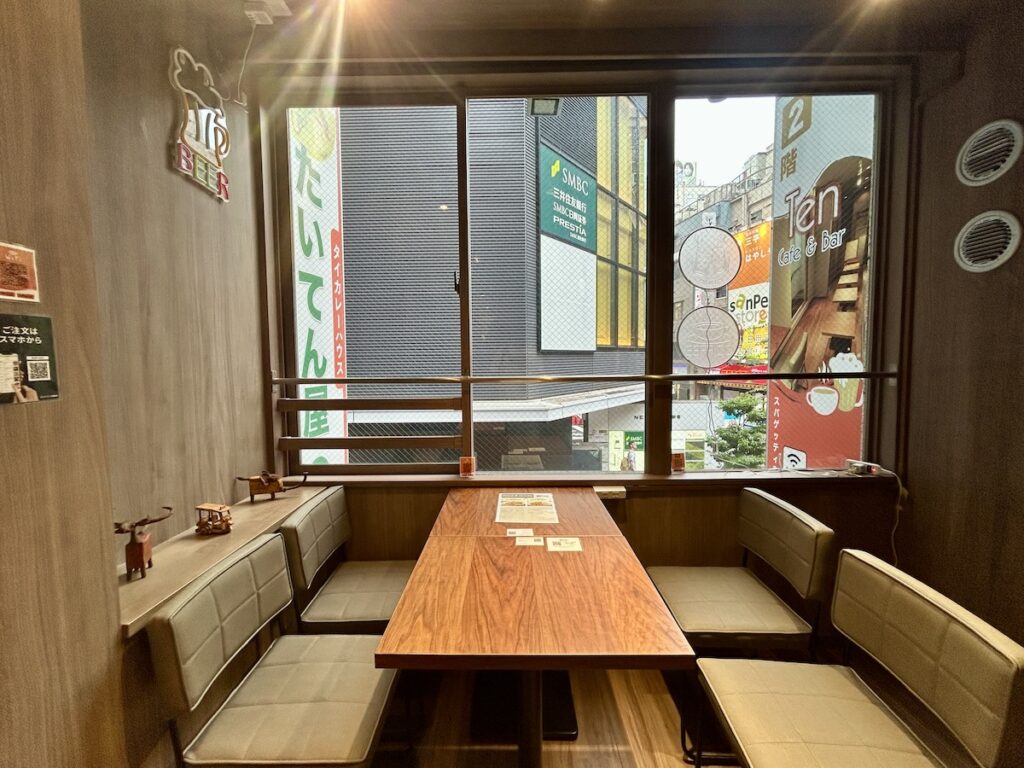 Ten Cafe & Barの内観①