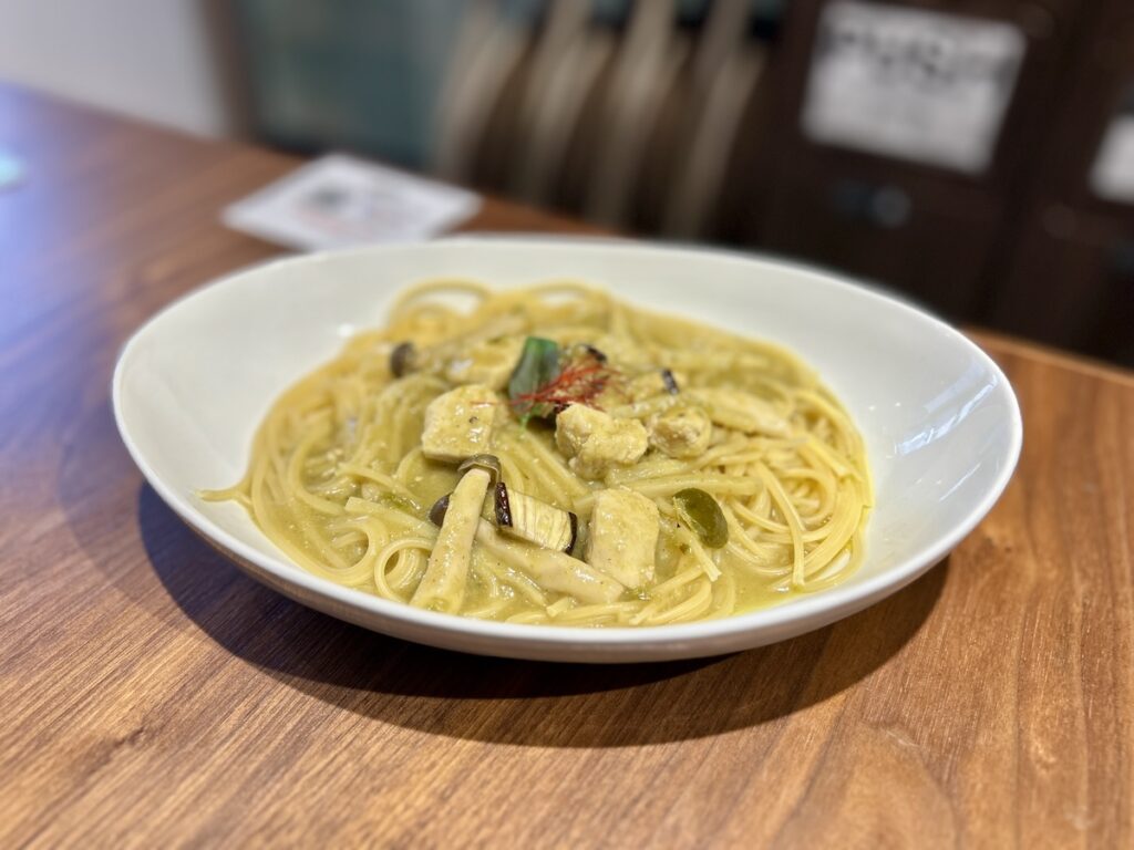 Ten Cafe & Barのグリーンカレーパスタ