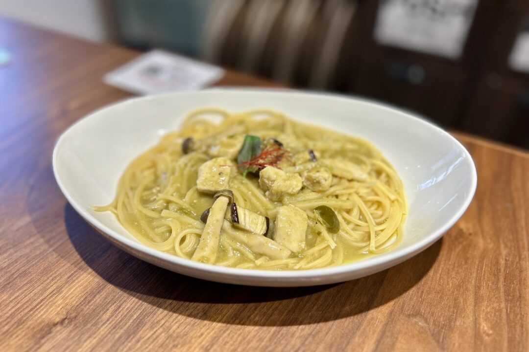 Ten Cafe & Barのグリーンカレーパスタ
