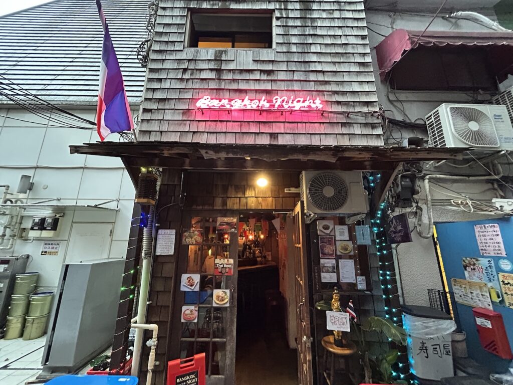 「バンコクナイト新宿店」の外観
